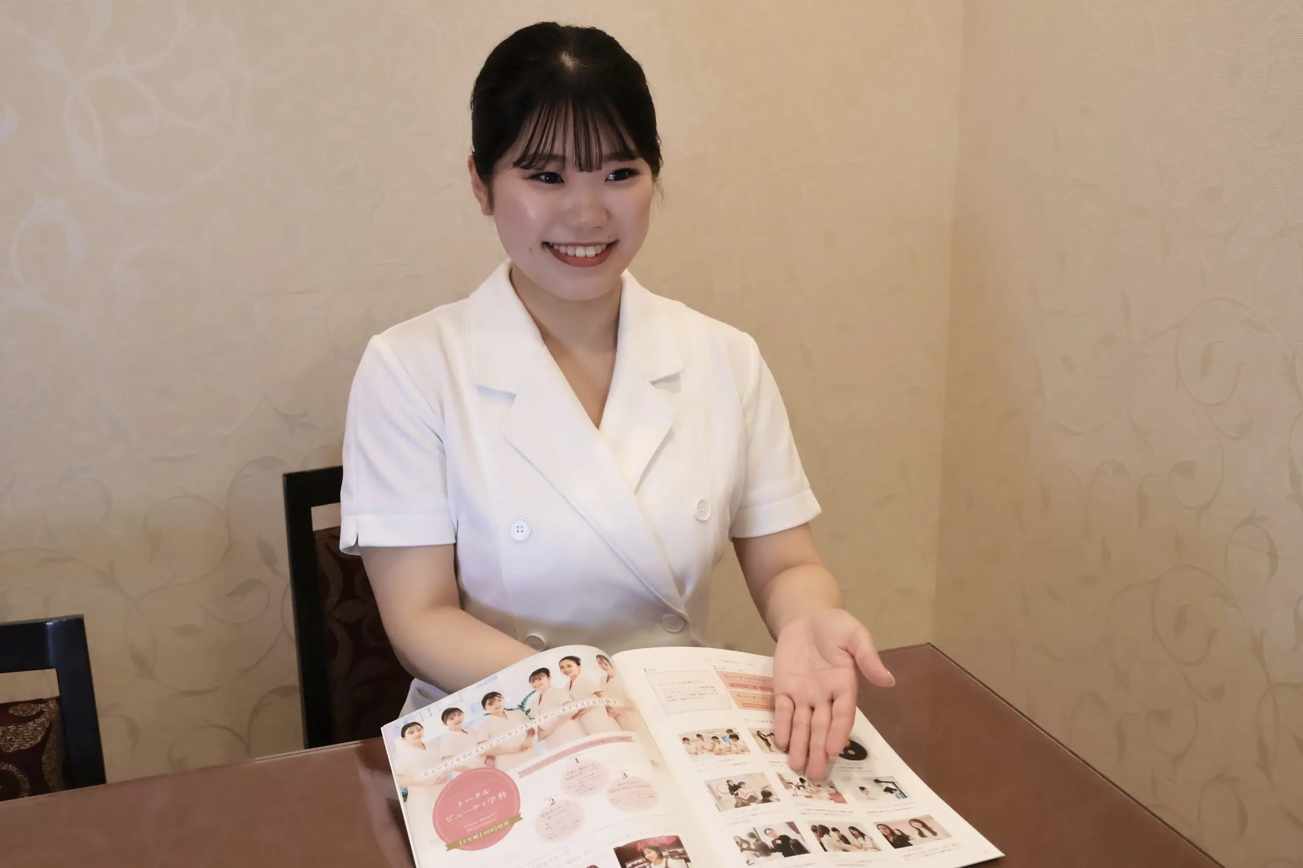 入学案内 | エステ・メイク・ネイルなど美容の専門学校ならミスパリ学園